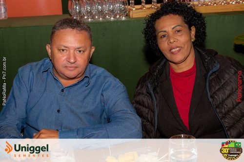 Estande-da-Uniggel-Sementes-na-sexta-feira-da-Campeira-2025-2