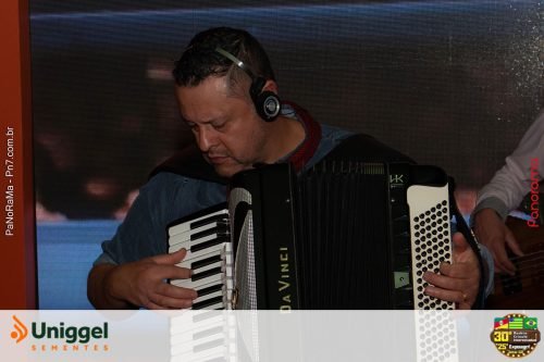 Estande-da-Uniggel-Sementes-na-sexta-feira-da-Campeira-2025-36