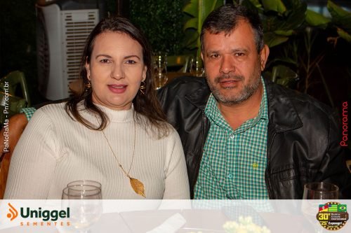 Estande-da-Uniggel-Sementes-na-sexta-feira-da-Campeira-2025-6