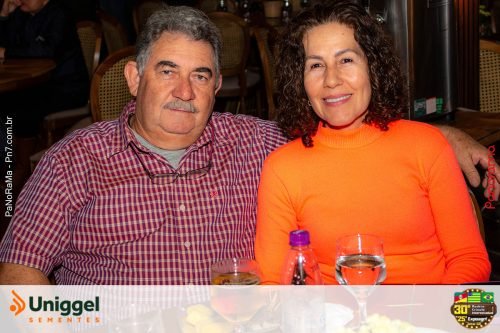 Estande-da-Uniggel-Sementes-na-sexta-feira-da-Campeira-2025-7