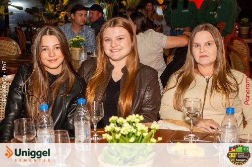 Jantar-Italiano-e-destaque-no-estande-Uniggel-Sementes-durante-a-Campeira-73