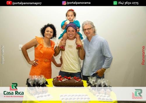 Mikael-Joergensen-celebra-31-anos-90