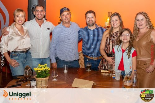 estande-da-Uniggel-Sementes-no-sabado-da-Campeira-2025-13